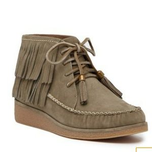 UGG Caleb New w/Box Size 5